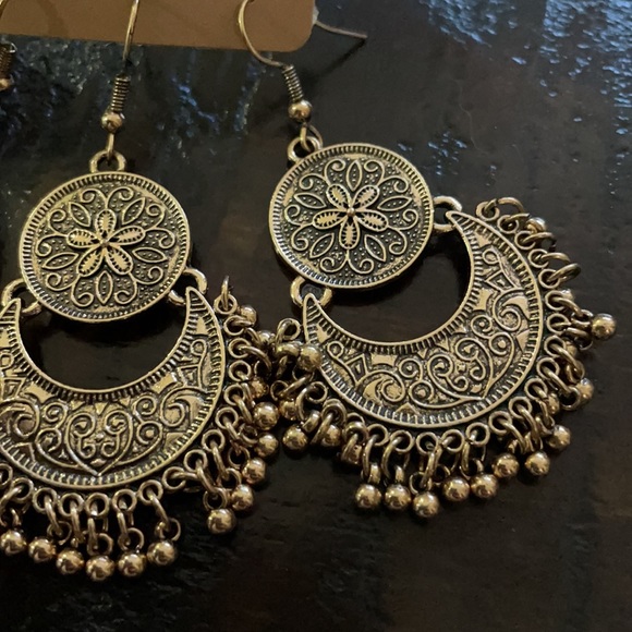 two pair earring set by Anita Singh - Picture 2 of 3